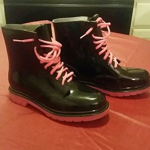 Size 9 Diana rubber boots